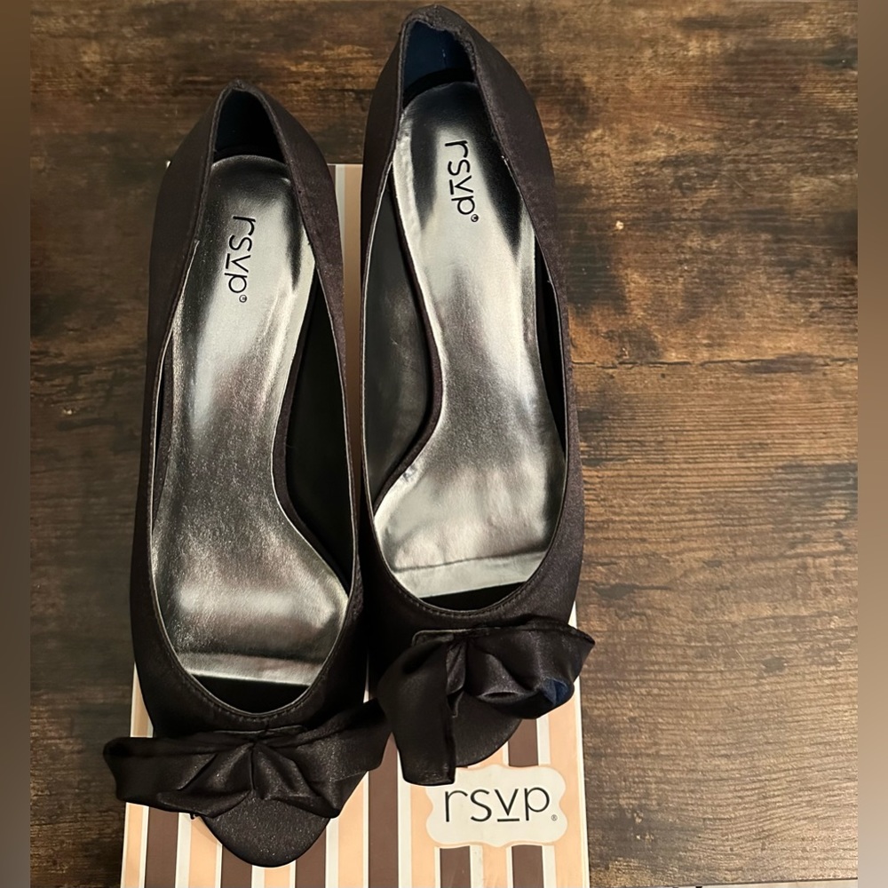 RSVP Womens 9.5 Black Peep Toe heels with bow